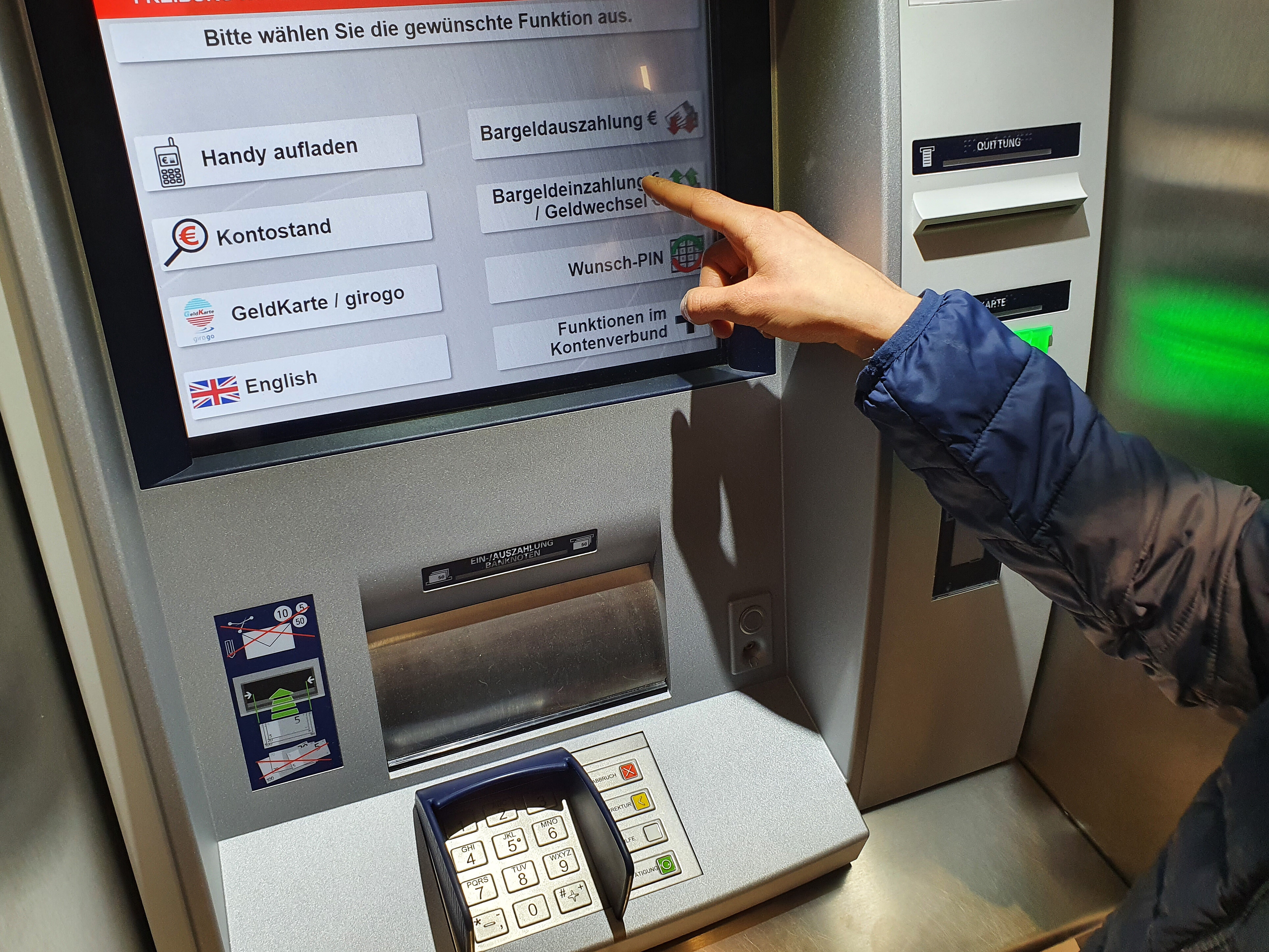 Bargeldeinzahlung am Automaten: Neue Meldepflichten sind nicht vorgesehen 