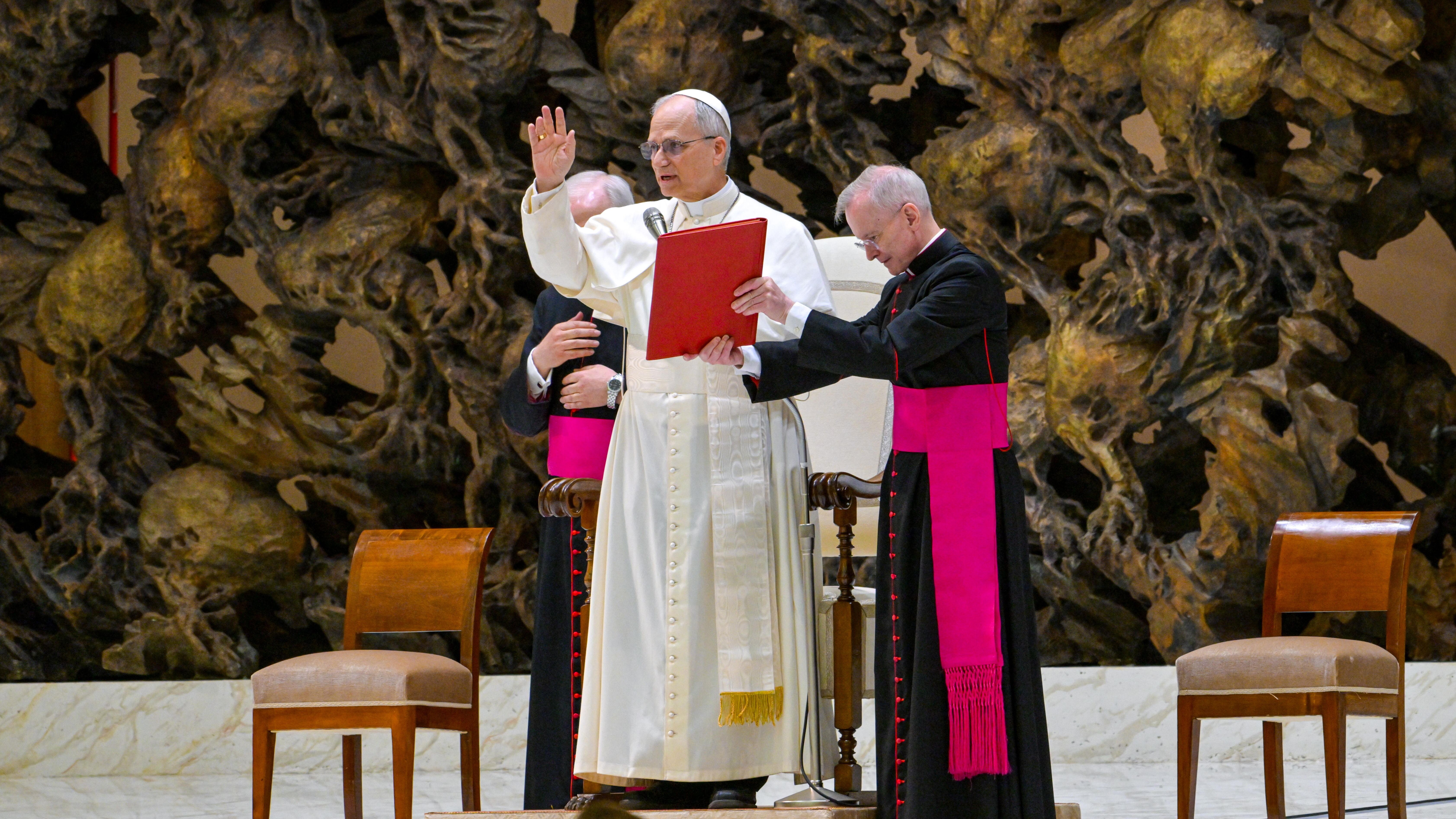 Papst Leo XIV bei einer Ansprache vor Medien im Vatikan