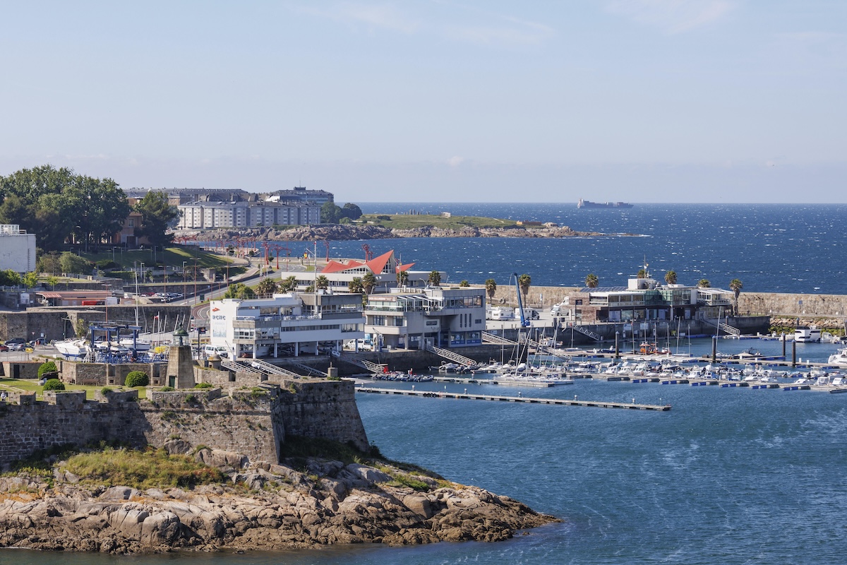 Diese Stadt ist wirklich im Video zu sehen: A Coruña im Norden Spaniens. 