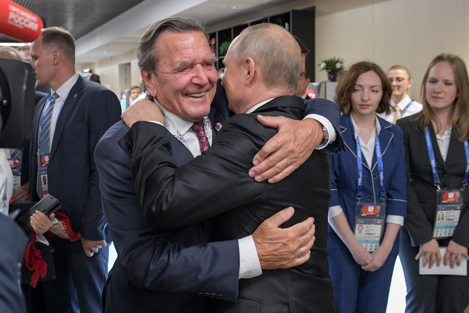 Altkanzler Gerhard Schröder im Sommer 2018 mit Russlands Präsident Wladimir Putin