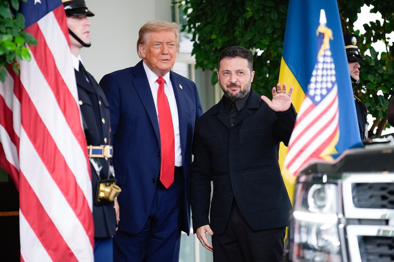 US-Präsident Trump begrüßt den ukrainischen Präsidenten Selenskyj vor dem Weißen Haus 